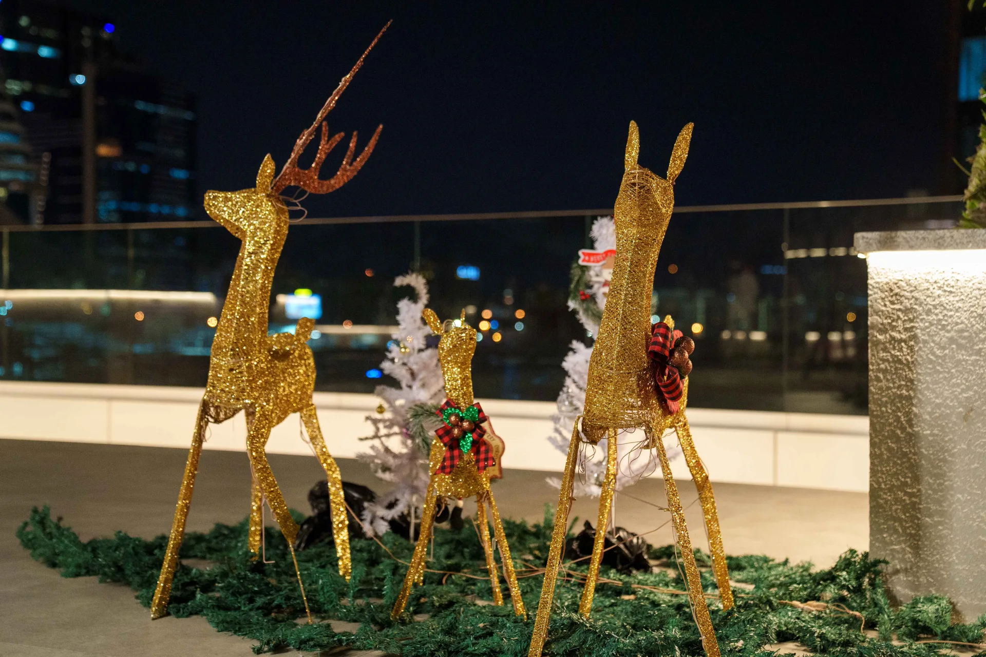 DECOR & GIFTS