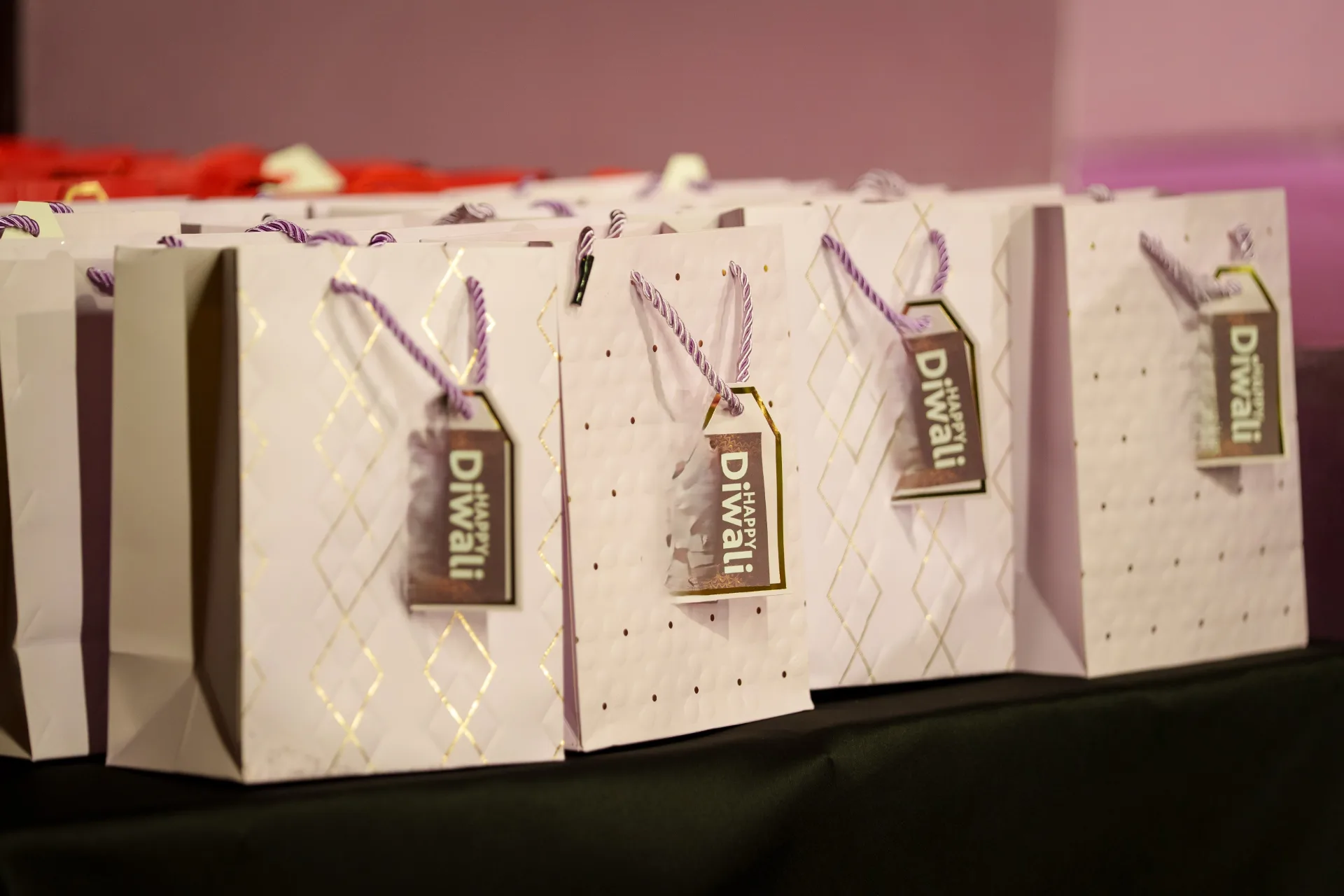 DECOR & GIFTS